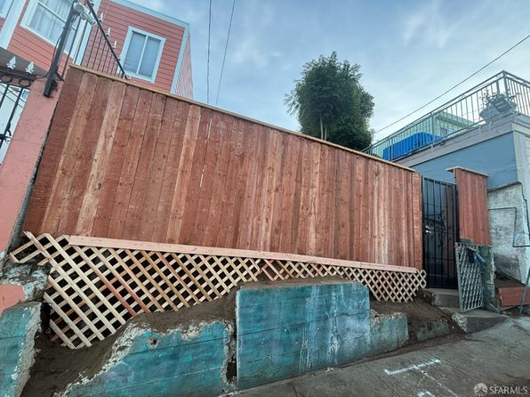 107 Dwight St, listing photo 2