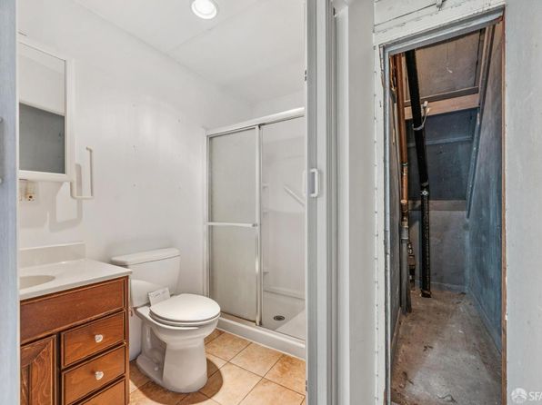 80 Bronte St, listing photo 54