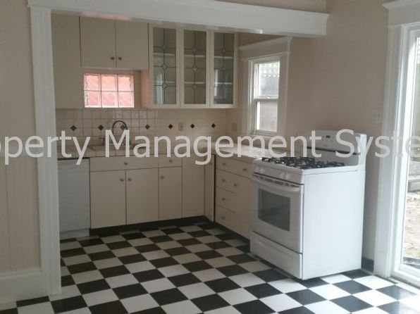 587 London St, listing photo 7