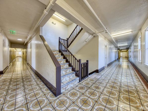 574 3rd St, listing photo 29