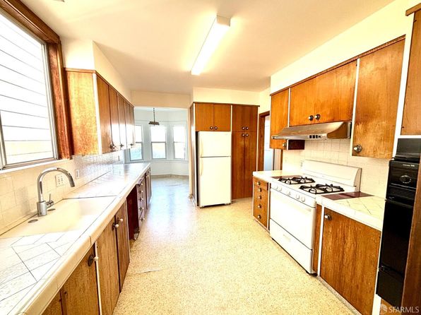 136 Rae Ave, listing photo 9