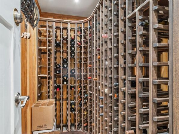 2401 Green St, listing photo 48