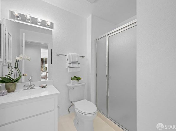 1 Baker St APT 4B, listing photo 32