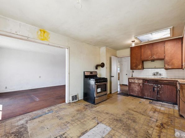 631 Head St, listing photo 7