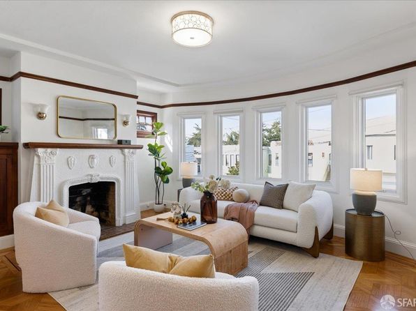 571 Munich St, listing photo 2