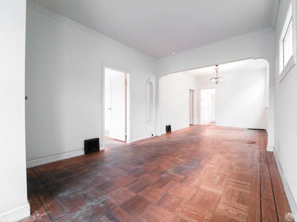 153 Madrid St, listing photo 3