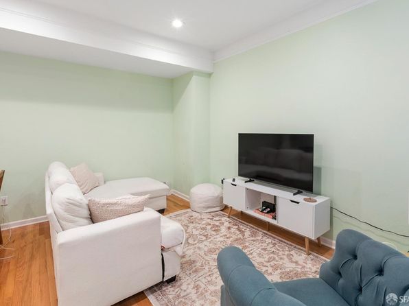 830 Hyde St, listing photo 31