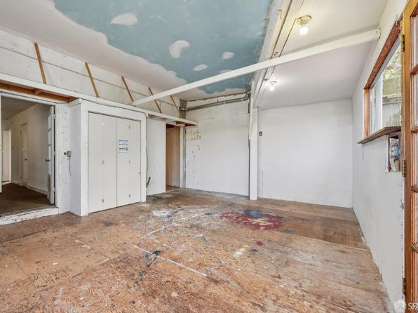 80 Bronte St, listing photo 52