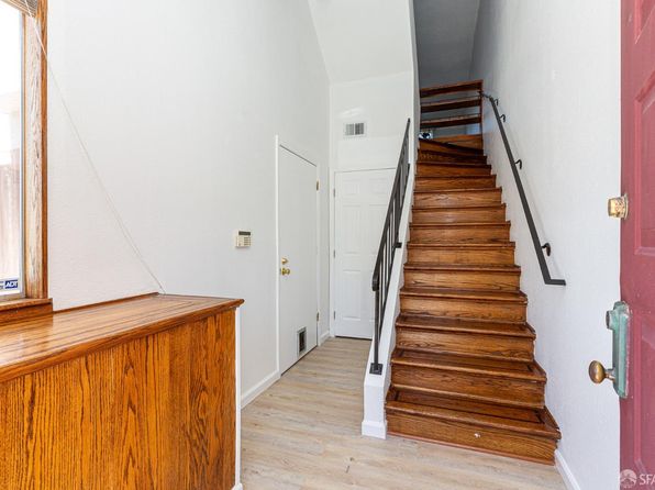 80 Silverview Dr, listing photo 2