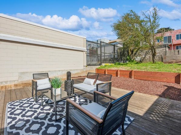 277 Munich St, listing photo 11