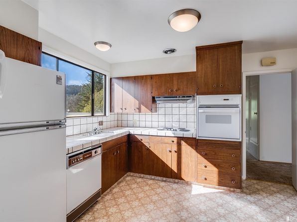 10 Olympia Way, listing photo 11