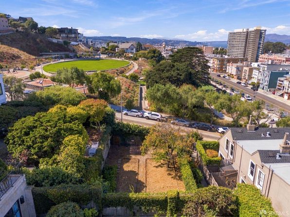 2528 Hyde St, listing photo 2