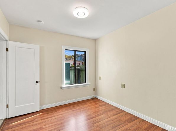 57 Cassandra Ct, listing photo 32
