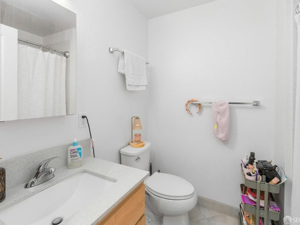 830 Hyde St, listing photo 22