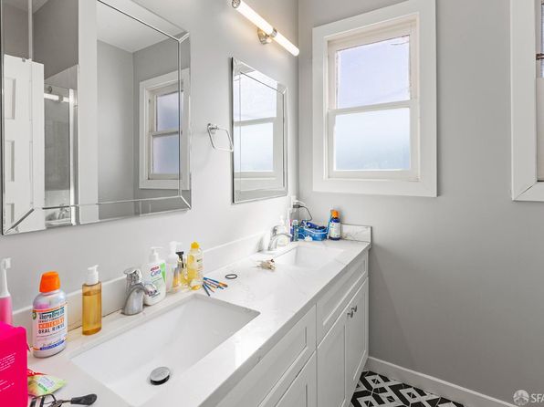 359 S Van Ness Ave, listing photo 28