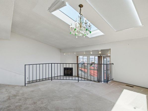 10 Hillview Ct, listing photo 12
