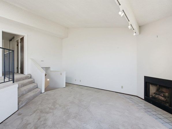 10 Hillview Ct, listing photo 8