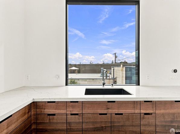 75 Bronte St, listing photo 8