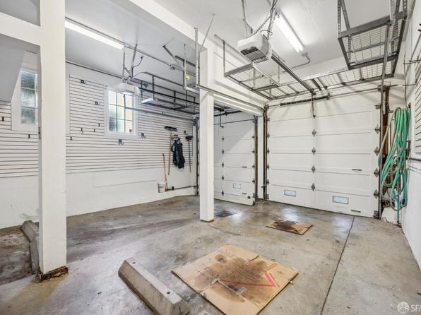 2401 Green St, listing photo 49
